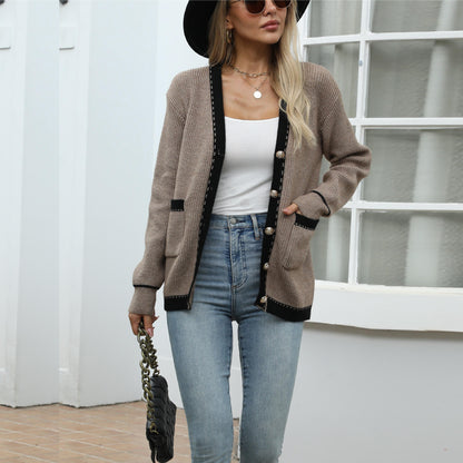 Cardigan en tricot pour femmes avec des détails de bouton en forme de goutte et un passepoil contrasté à la mode Chic und Stil