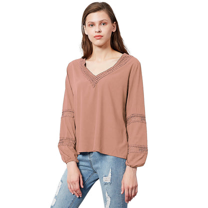 Blouse légère pour femmes avec décolleté en V et dentelle Chic und Stil