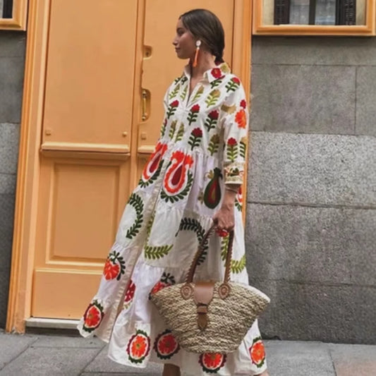 Robe maxi femme avec motif floral et ourlet fluide Chic und Stil