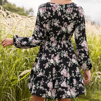 Robe mini femme avec imprimés floraux et détails de volants élégants Chic und Stil