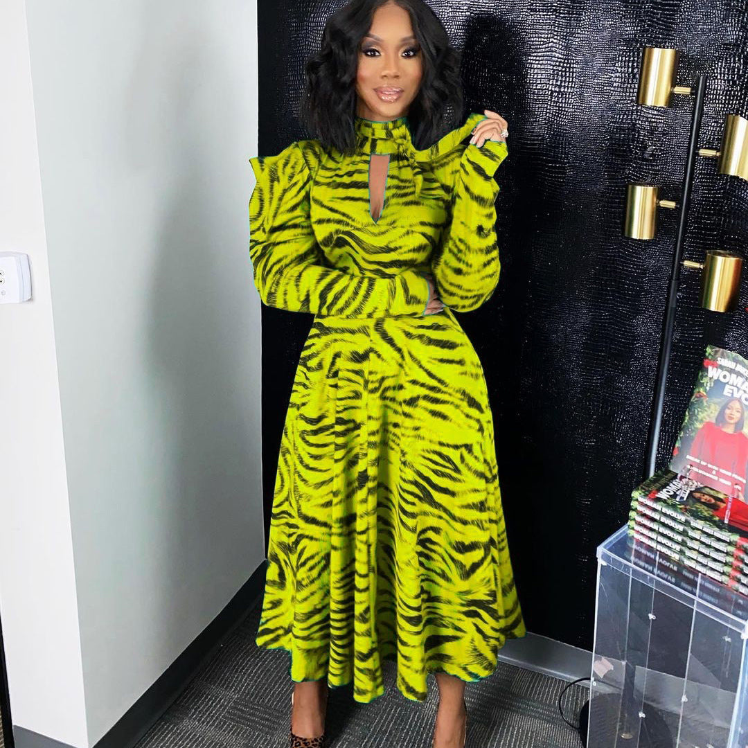 Robe midi pour femmes avec col montant et coupe asymétrique Chic und Stil
