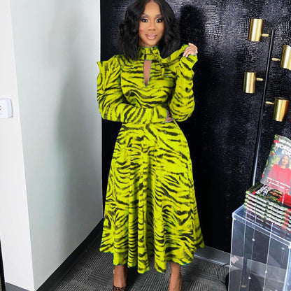 Robe midi pour femmes avec col montant et coupe asymétrique Chic und Stil