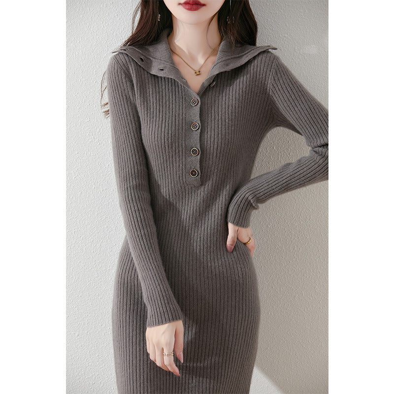 Robe en tricot pour femmes avec col haut et détails de boutons Chic und Stil
