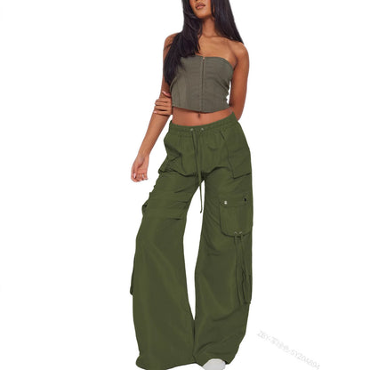Wide cargo pants for women with elastic waistband and practical pockets Chic and Style