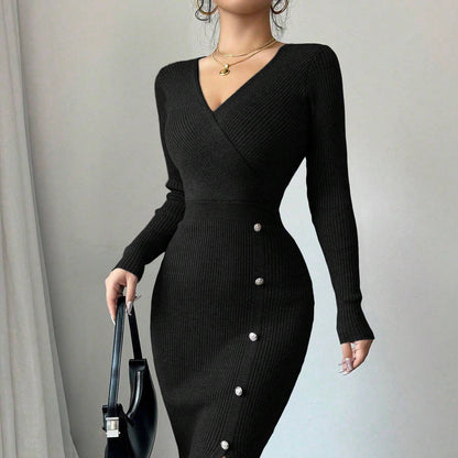 Robe tricotée pour femmes avec décolleté en V, fente latérale et élégant détail de bouton Chic und Stil