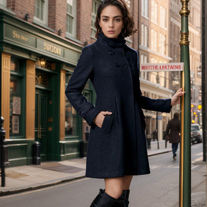 Elegant coat for women with high collar and functional pockets Chic and Style