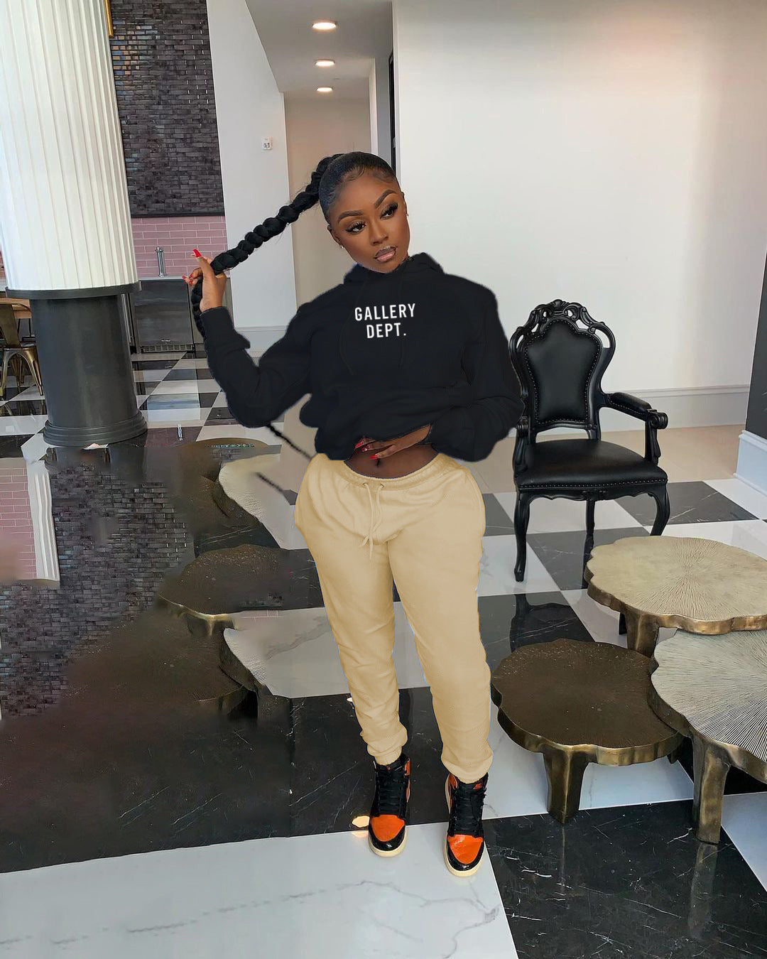 Chic and Style women's urban hoodie set and jogger pants with trendy print