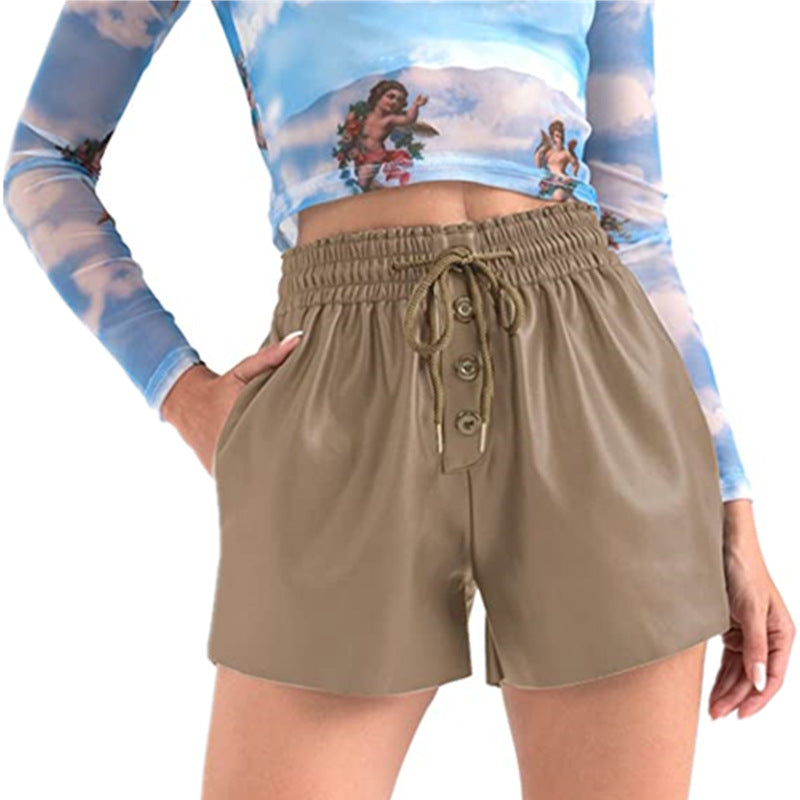 Shorts décontractés pour femmes en cuir synthétique innovant avec taille élastique et détails de boutons pratiques Chic und Stil