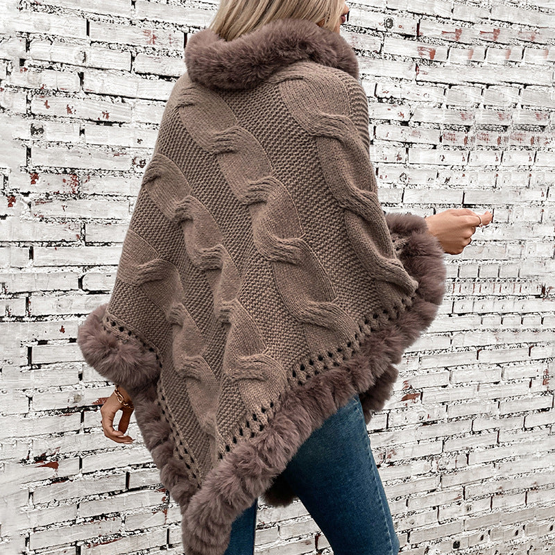 Dames pull-poncho douillet avec garniture en fausse fourrure douce et motif en torsades Chic und Stil