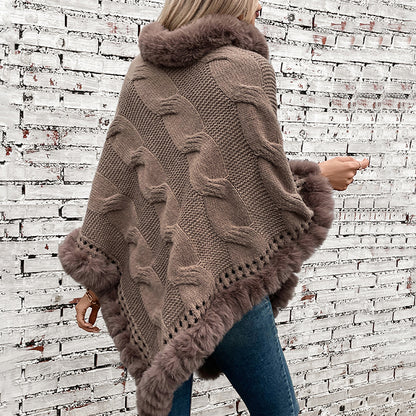 Dames pull-poncho douillet avec garniture en fausse fourrure douce et motif en torsades Chic und Stil