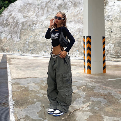 Cargo pants for women with versatile pockets and trendy fit Chic und Stil