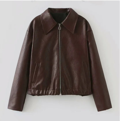 Casual leather jacket for women with a sporty style and elastic belt Chic und Stil