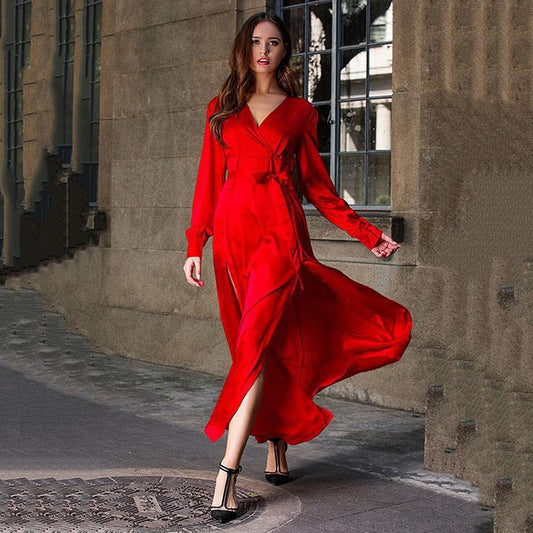 Robe maxi femme avec un élégant design enveloppant et des fentes latérales raffinées Chic und Stil