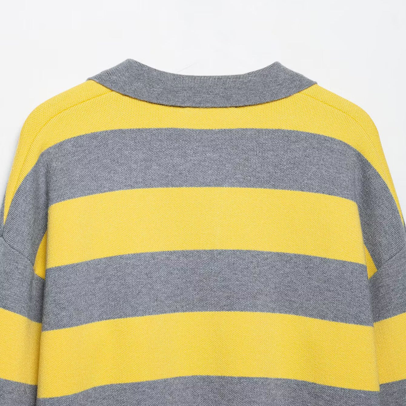 Pull-over décontracté pour dames avec un col moderne et des rayures frappantes Chic und Stil