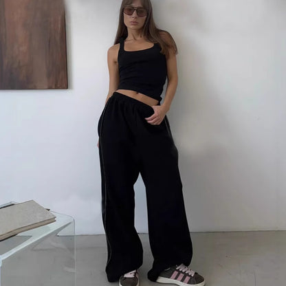 Casual pants for women with a loose fit and elastic waistband Chic and Style