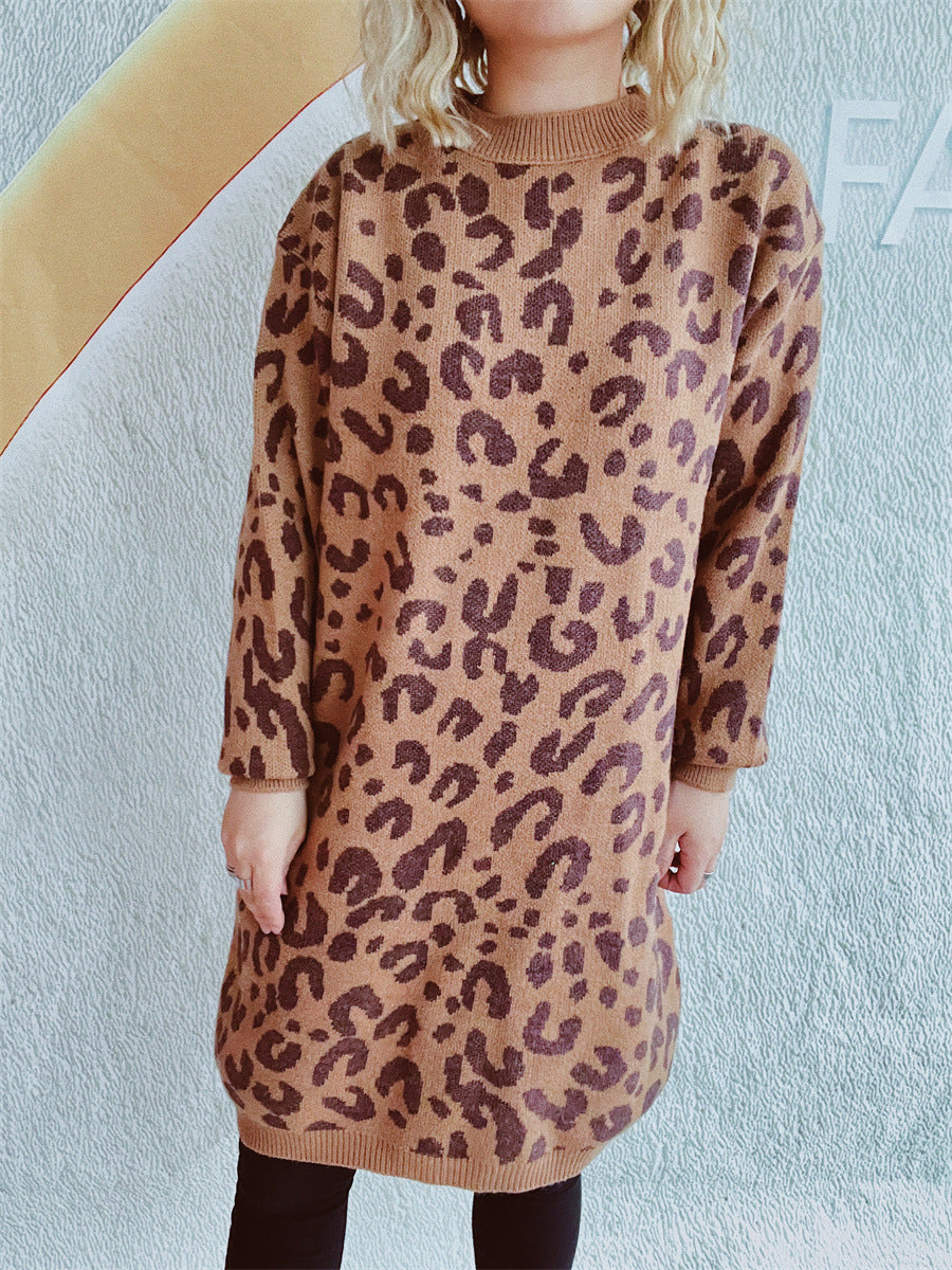 Robe en grosse maille pour dames avec un motif léopard moderne Chic und Stil