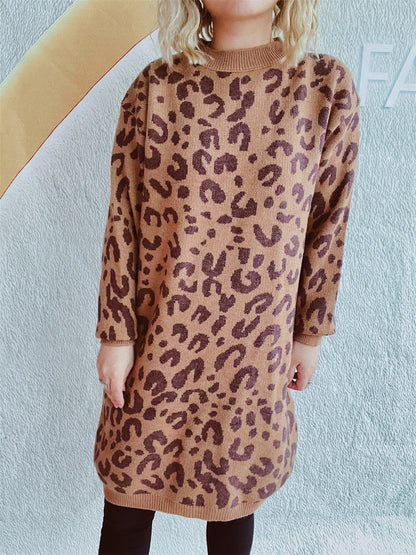 Robe en grosse maille pour dames avec un motif léopard moderne Chic und Stil