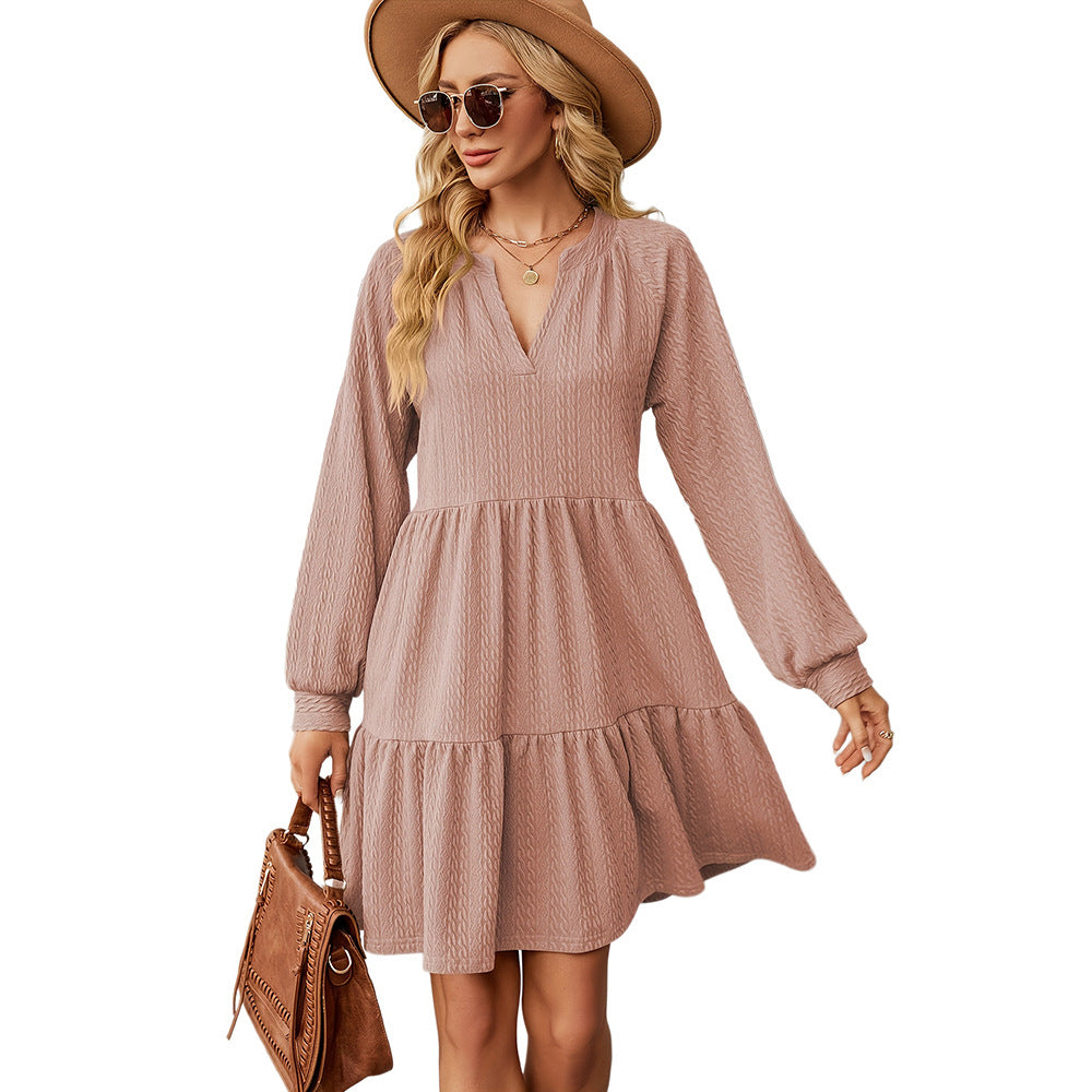 Robe décontractée pour femmes avec décolleté en V, manches volumineuses et ourlet à volants Chic und Stil