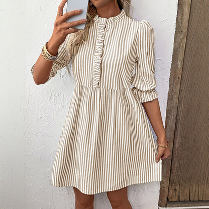 Robe Mini Boutonnée à Volants Rayée pour Femmes Chic und Stil