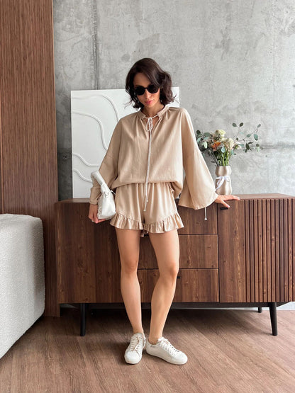 Ensemble de blouse et shorts pour femmes à détails volantés et coupe décontractée Chic und Stil