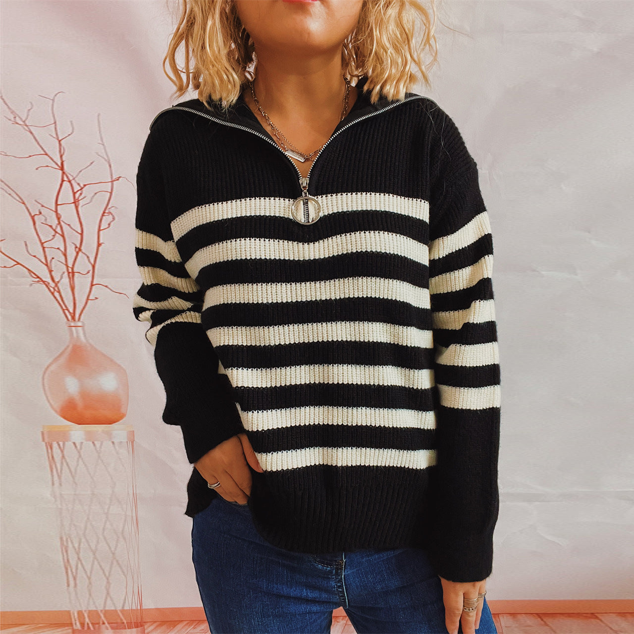Pull femme rayé avec col montant moderne et fermeture éclair courte Chic und Stil