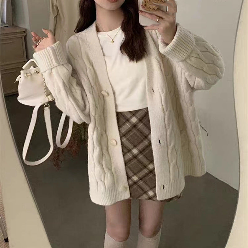 Cardigan en tricot épais pour femmes avec des motifs en torsades classiques et une coupe décontractée Chic und Stil