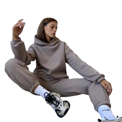 Comfortable women’s hoodie set and chic jogging pants
