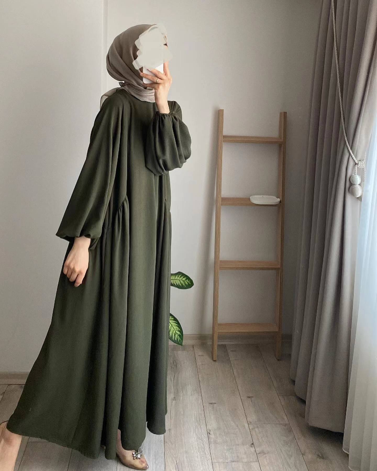 Robe maxi élégante pour dames avec des manches volumineuses et une coupe fluide Chic und Stil