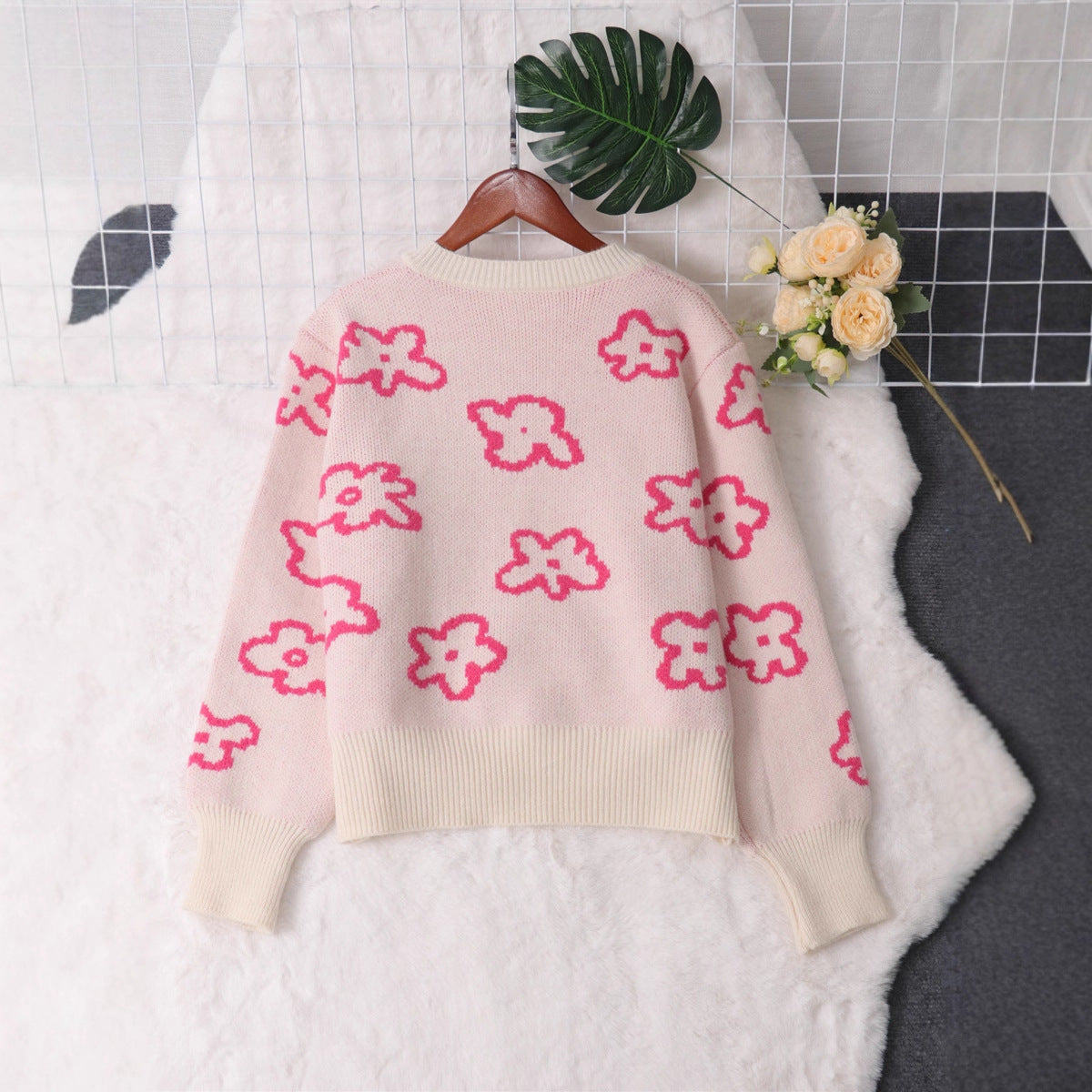 Dames cardigan avec motif floral et fermeture à boutons Chic und Stil