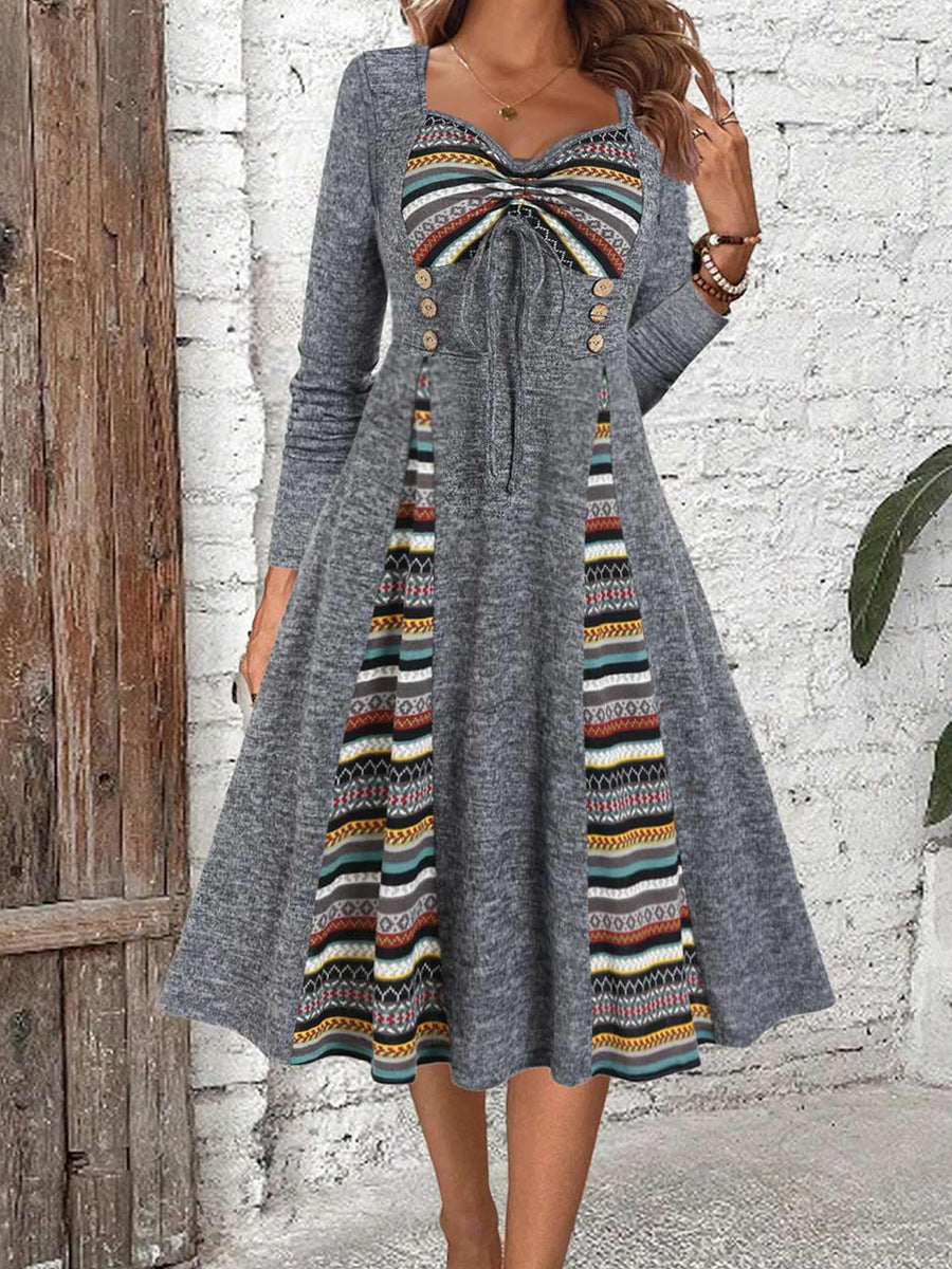 Robe pour femmes avec miroir de motif unique et taille ornée de boutons Chic und Stil
