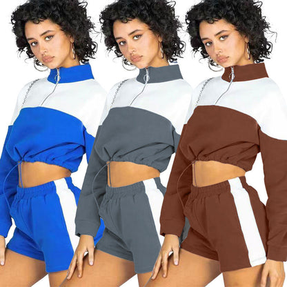Ensemble sportif pour femmes avec veste cropped et shorts Chic und Stil