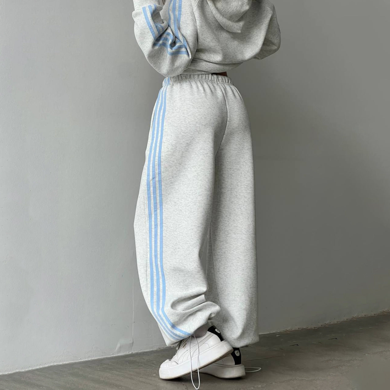 Casual sports set for women with hoodie and loose pants Chic and Style
