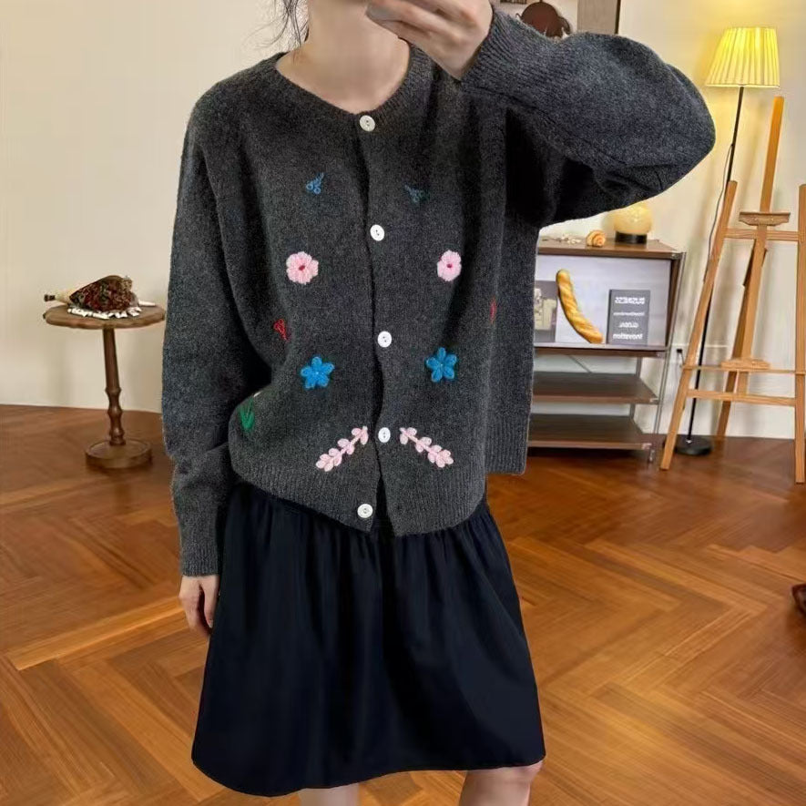 Dame cardigan avec broderies florales Chic und Stil