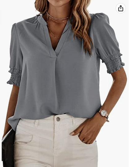 Blouse à manches courtes pour femmes avec des manches froncées et un col montant Chic und Stil