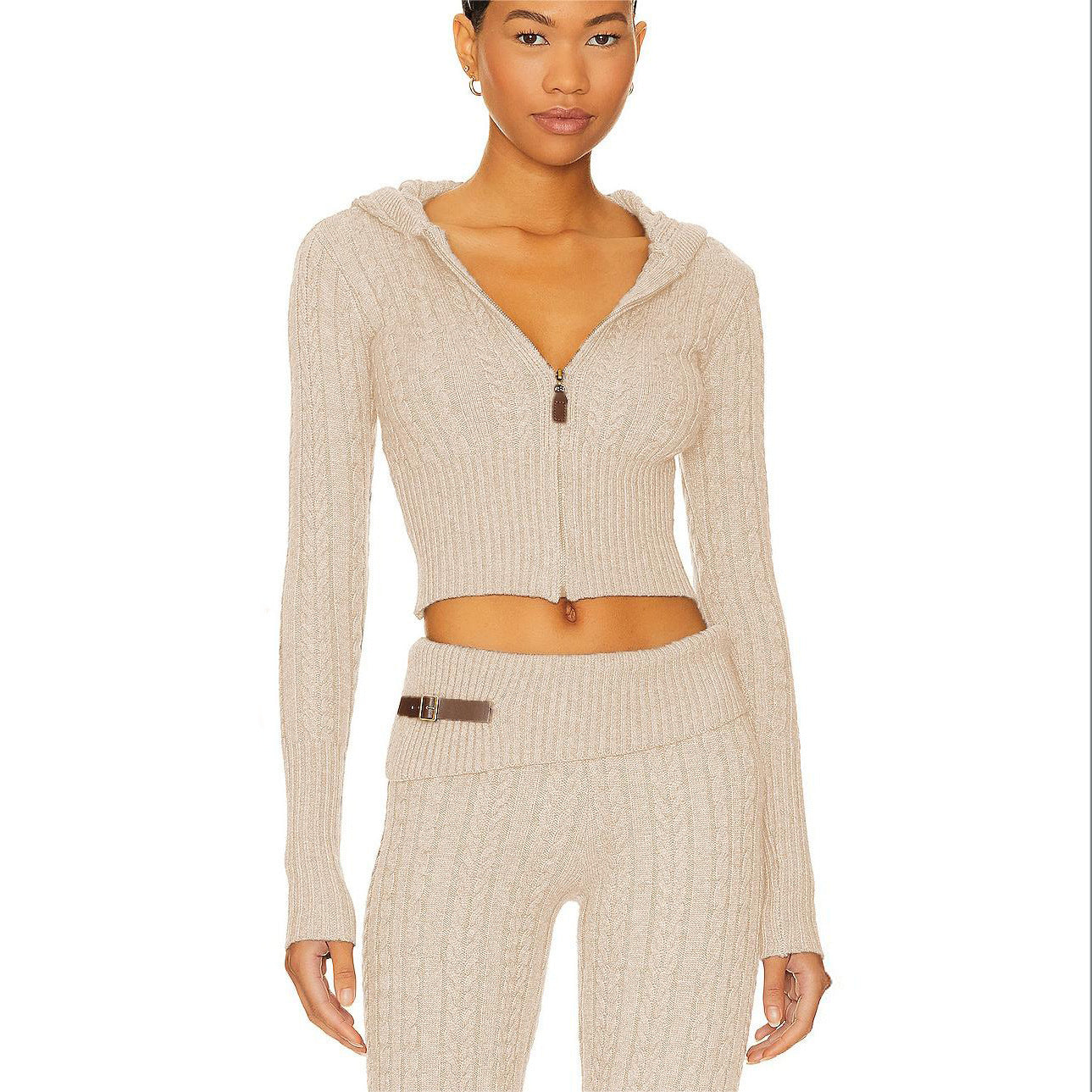 Dames gilet court en tricot avec capuche et col montant Chic und Stil