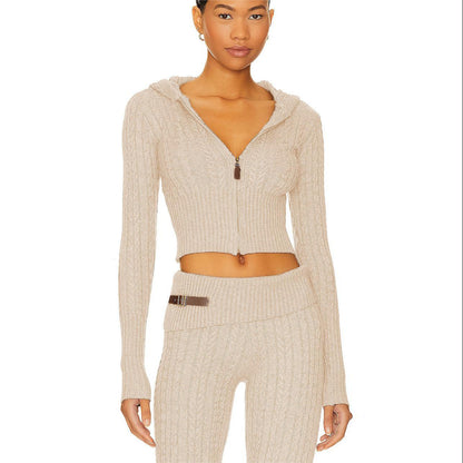 Dames gilet court en tricot avec capuche et col montant Chic und Stil