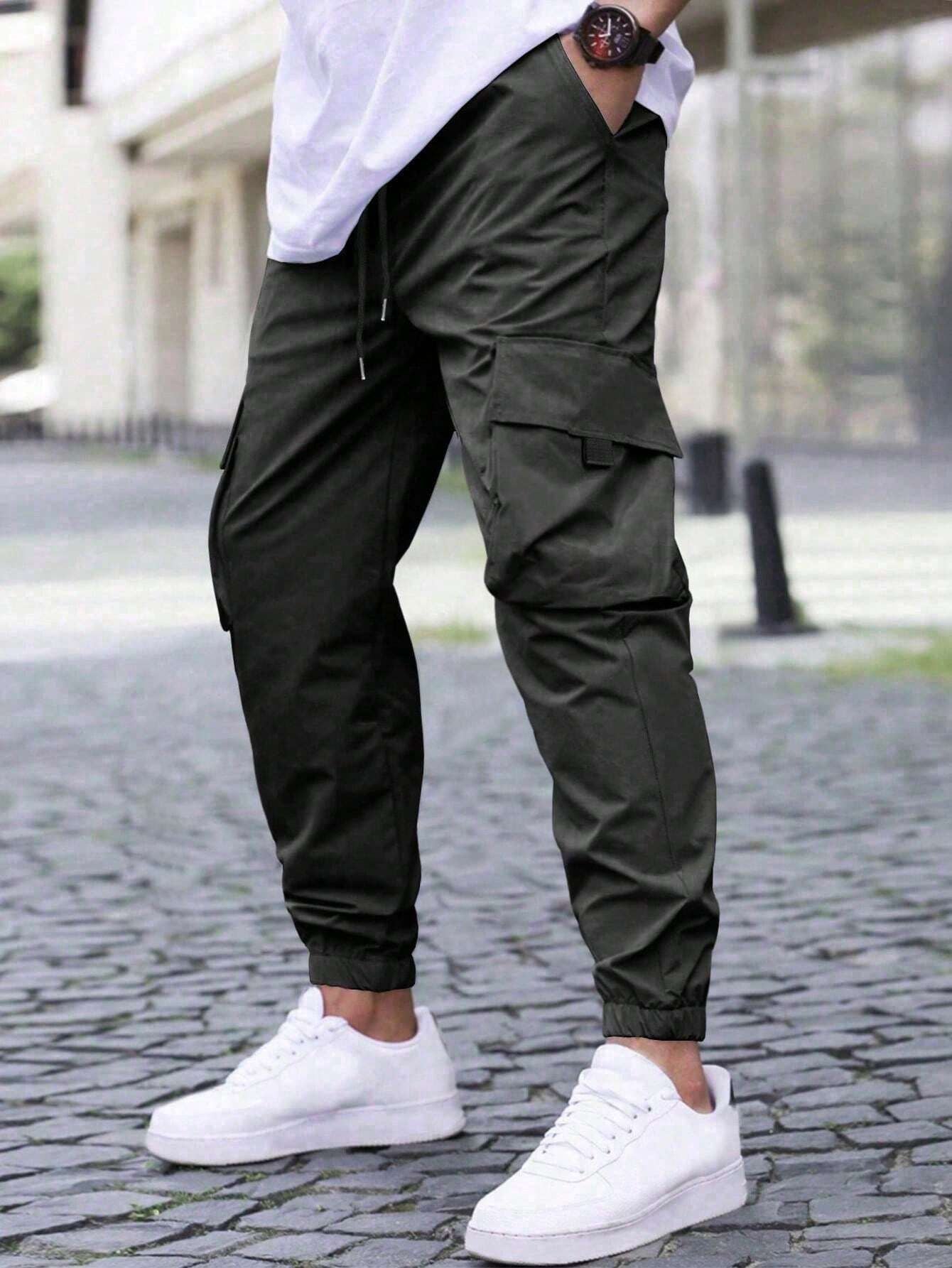 Pantalon cargo pour hommes avec des poches zippées pratiques et une taille élastique Chic und Stil