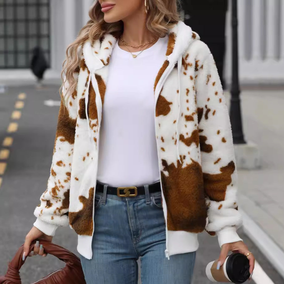 Women's plush jacket with animal print and practical pockets Chic and Style