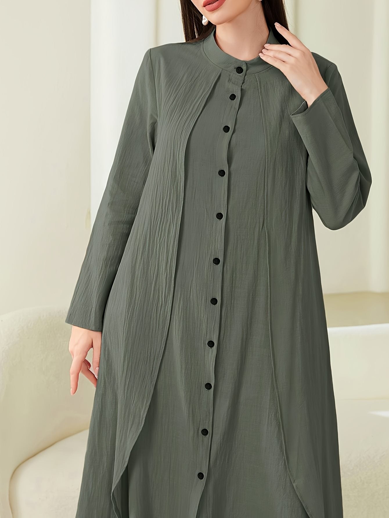 Robe midi pour femmes avec coupe fluide et patte de boutonnage Chic und Stil