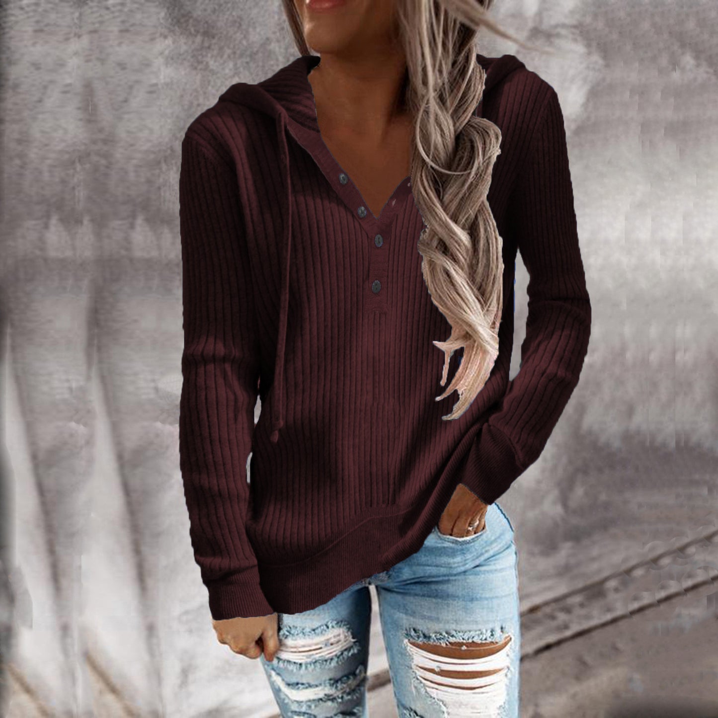 Sweat à capuche pour femmes au design ribbed à la mode avec patte de boutons Chic und Stil