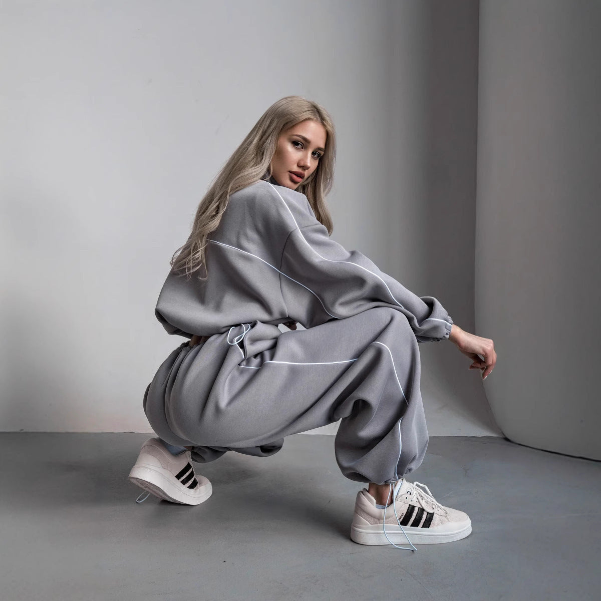 Oversized sweatshirt jacket for women with high collar and elastic pants Chic and Style