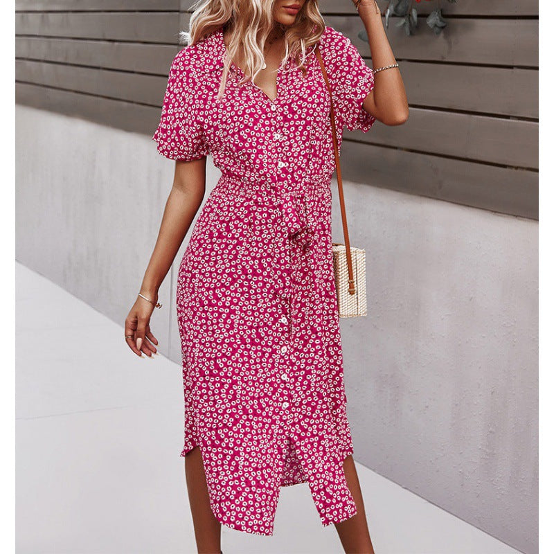 Robe à fleurs pour femmes avec coupe cintrée et volants Chic und Stil