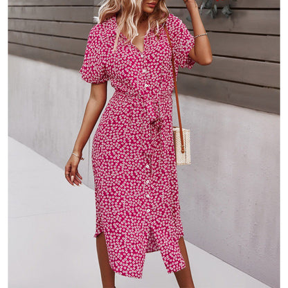 Robe à fleurs pour femmes avec coupe cintrée et volants Chic und Stil