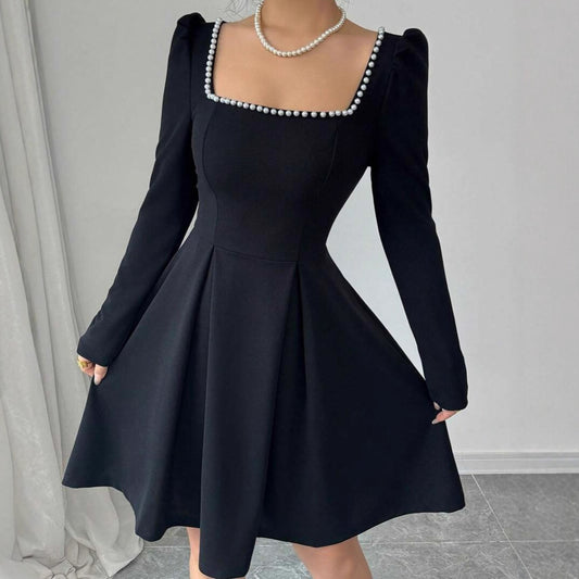 Dames Élégante Mini Robe avec décolleté carré étroit et fine bordure en volants Chic und Stil