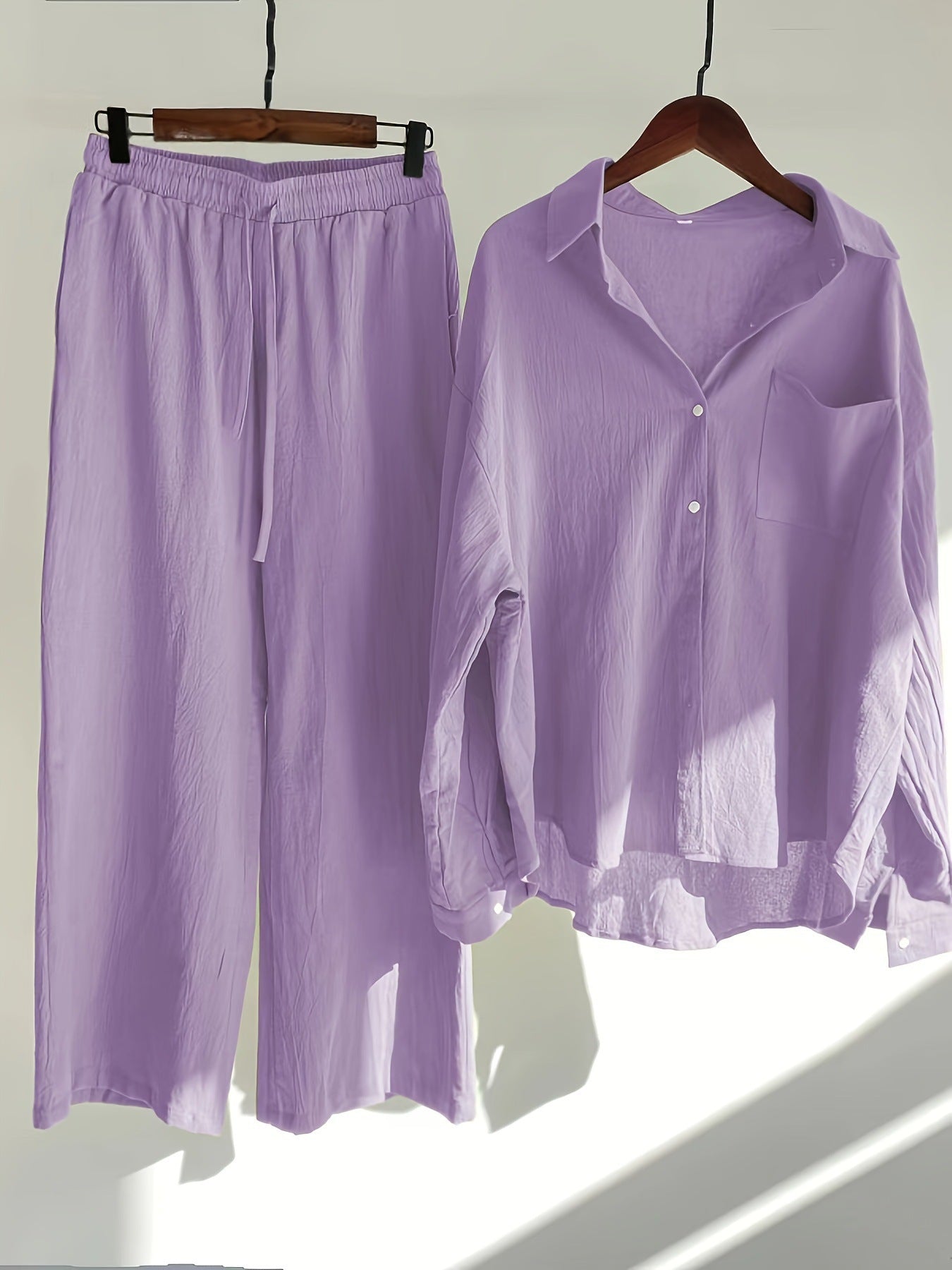 Two-piece casual set for women consisting of a loose top and comfortable pants Chic und Stil