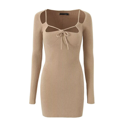 Robe ajustée à côtes pour femme avec des détails découpés et des manches longues Chic und Stil