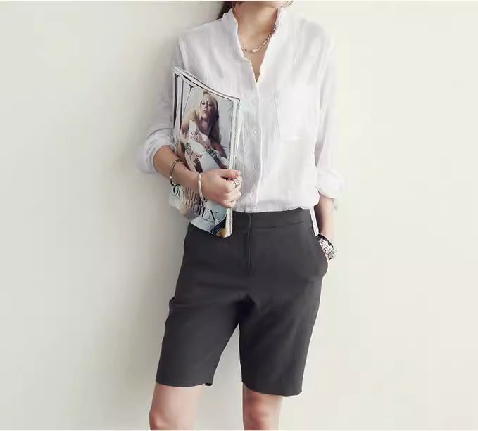 Chic und Stil Women's Tailored Lightweight Button-Down Shirt and Shorts Set
