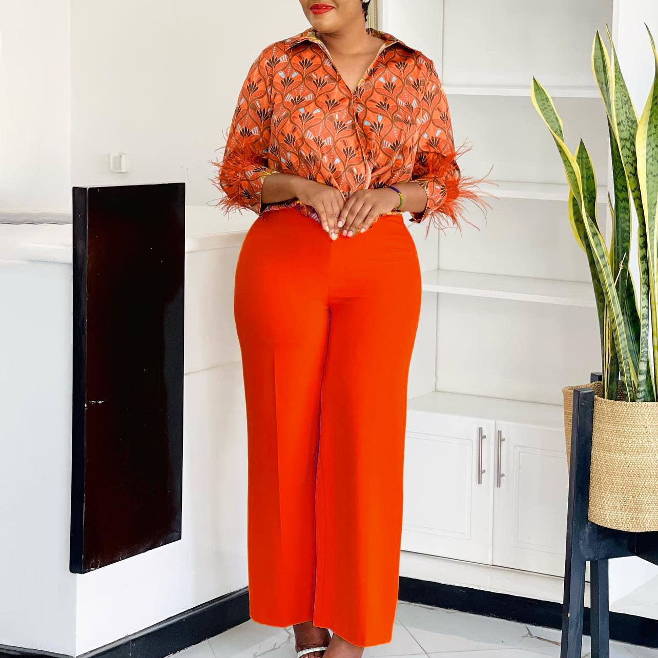 Expressive outfit for women with printed blouse and wide pants Chic and Style