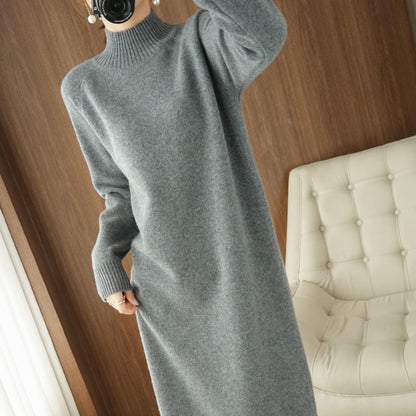 Robe en tricot pour femmes avec col haut et coupe légèrement oversize Chic und Stil