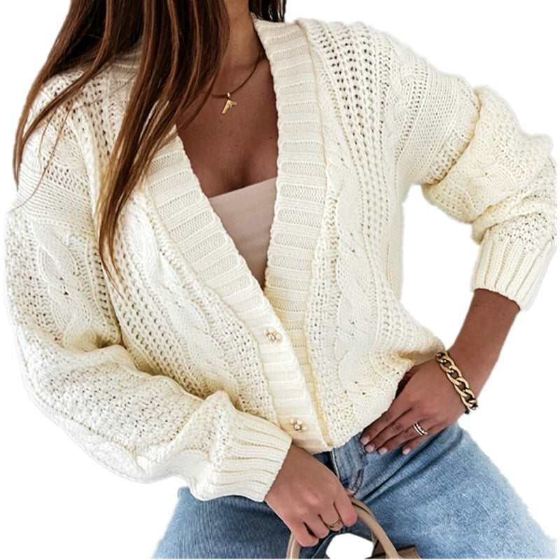 Veste en tricot pour femmes avec design en torsades décoratives et détails de boutons uniques Chic und Stil